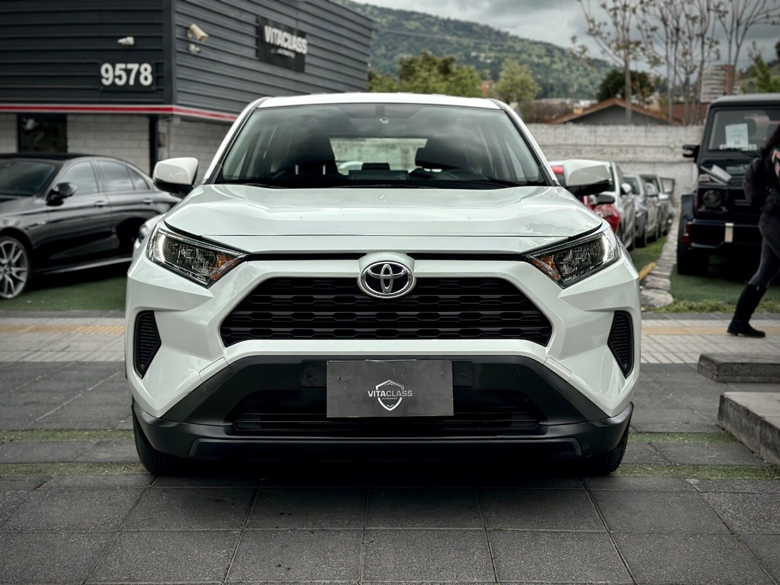 Toyota RAV 4 LE 2022 - Foto 2 de 10