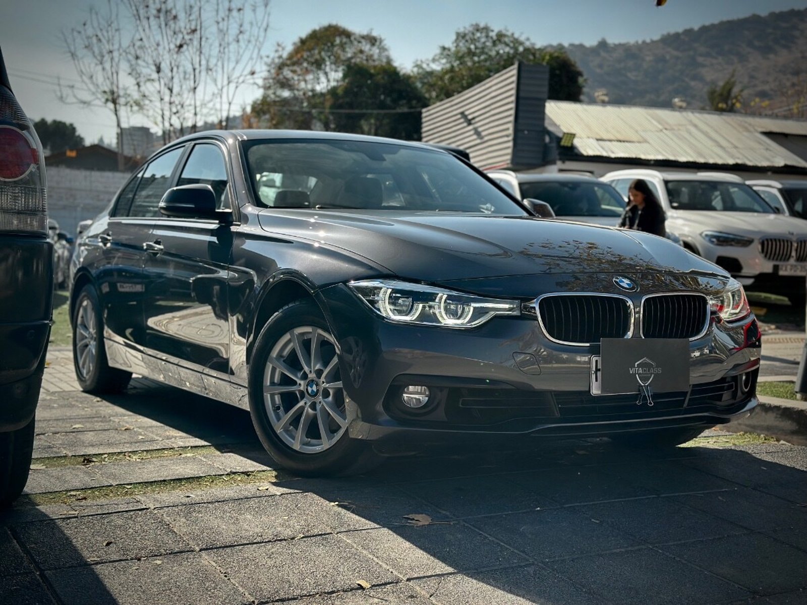BMW 318 LCI 2016 - Imagen 3 de 10