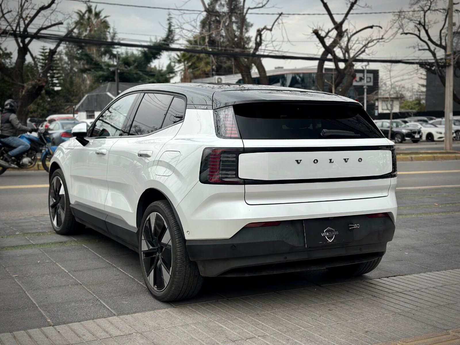 Volvo EX30 ULTRA 2024 - Imagen 4 de 10