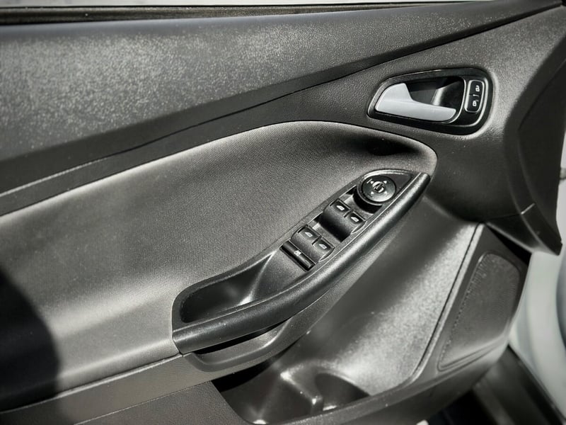 Ford FOCUS SE 2015 - Imagen 8 de 10