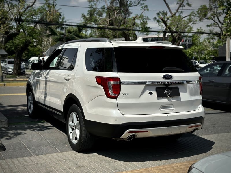 Ford EXPLORER XLT 2018 - Imagen 4 de 10