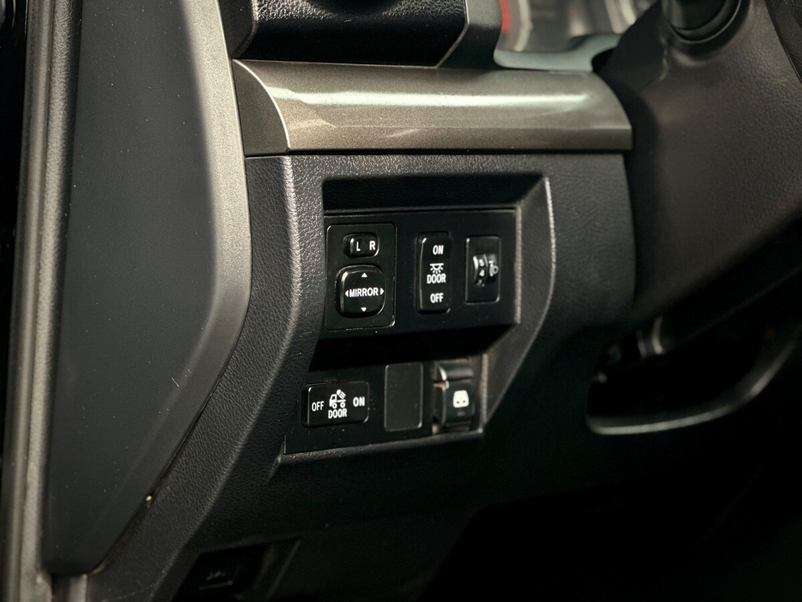 TOYOTA TUNDRA SR5 2018 - Imagen 8 de 9