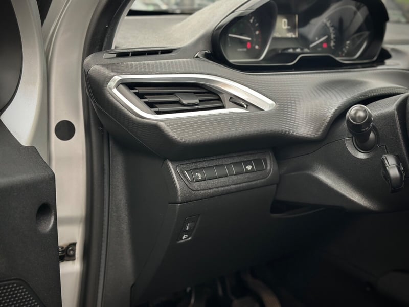 Peugeot 208 BLUEHDI ALLURE PACK 2019 - Imagen 9 de 10