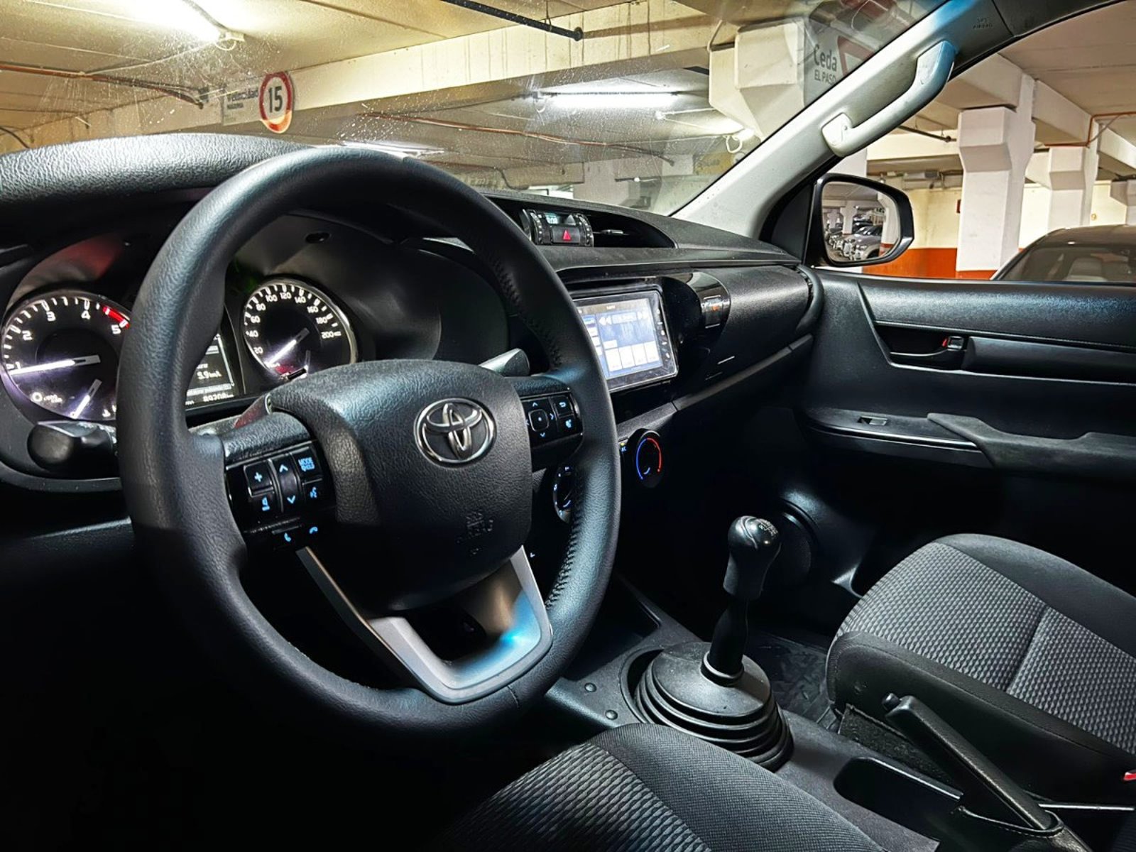 TOYOTA HILUX 2.4D DX 4WD 2022 - Imagen 8 de 10