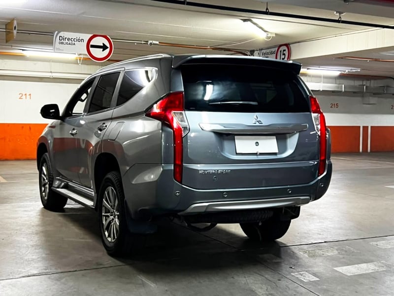 Mitsubishi MONTERO SPORT 3.0 4X2 AT 5P 2019 - Imagen 6 de 10
