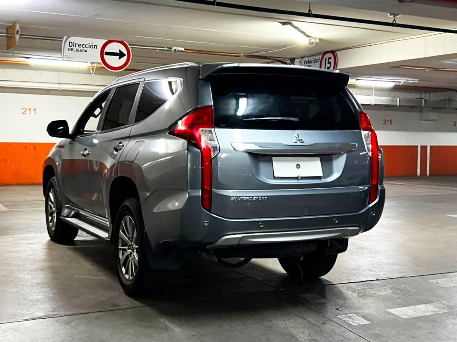MITSUBISHI MONTERO SPORT 3.0 4X2 AT 5P 2019 - Imagen 6 de 9