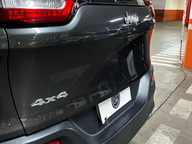 Jeep CHEROKEE 3.2 LIMITED 4X4 AT 5P 2018 - Imagen 7 de 10