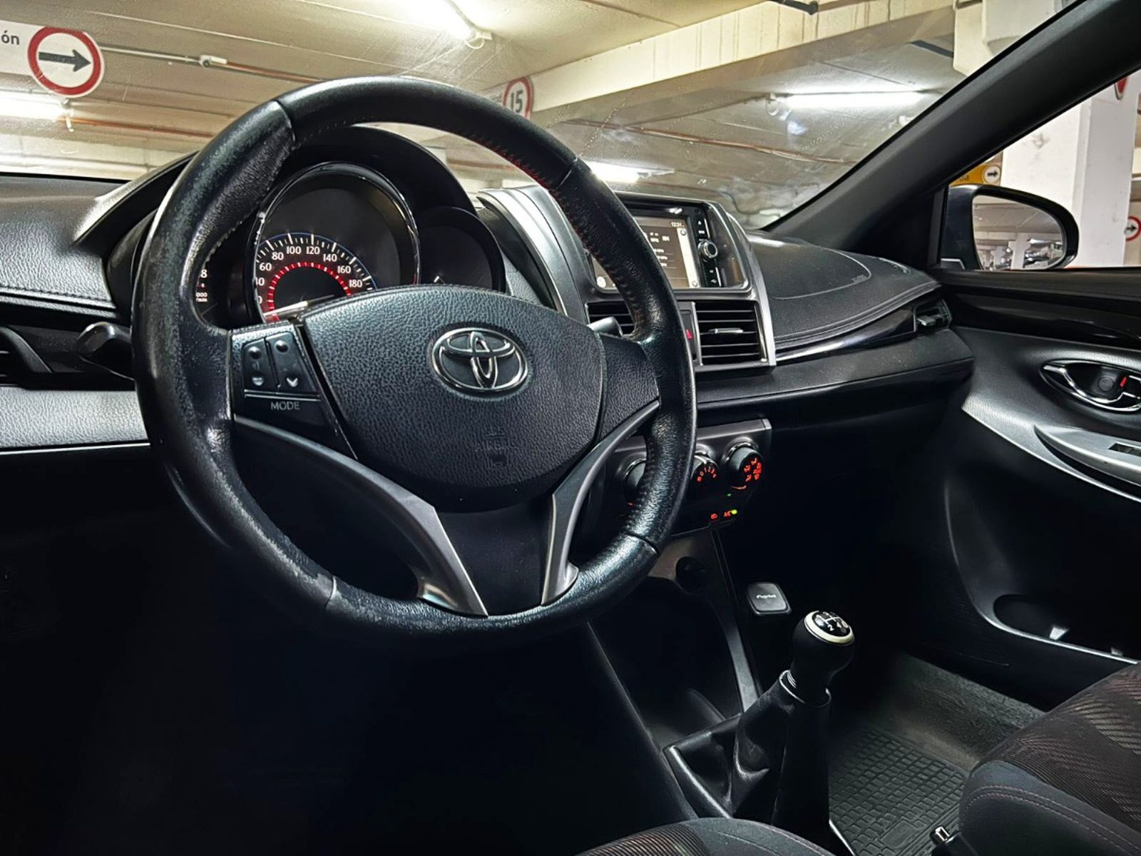 TOYOTA YARIS SPORT 1.5 2015 - Imagen 8 de 10
