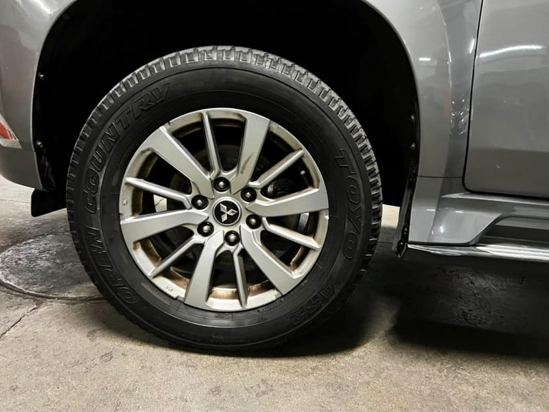 Mitsubishi MONTERO SPORT 3.0 4X2 AT 5P 2019 - Imagen 9 de 10