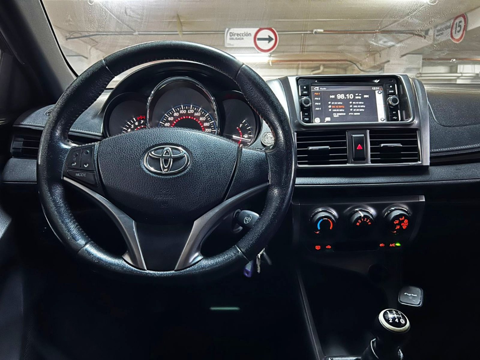 TOYOTA YARIS SPORT 1.5 2015 - Imagen 9 de 10
