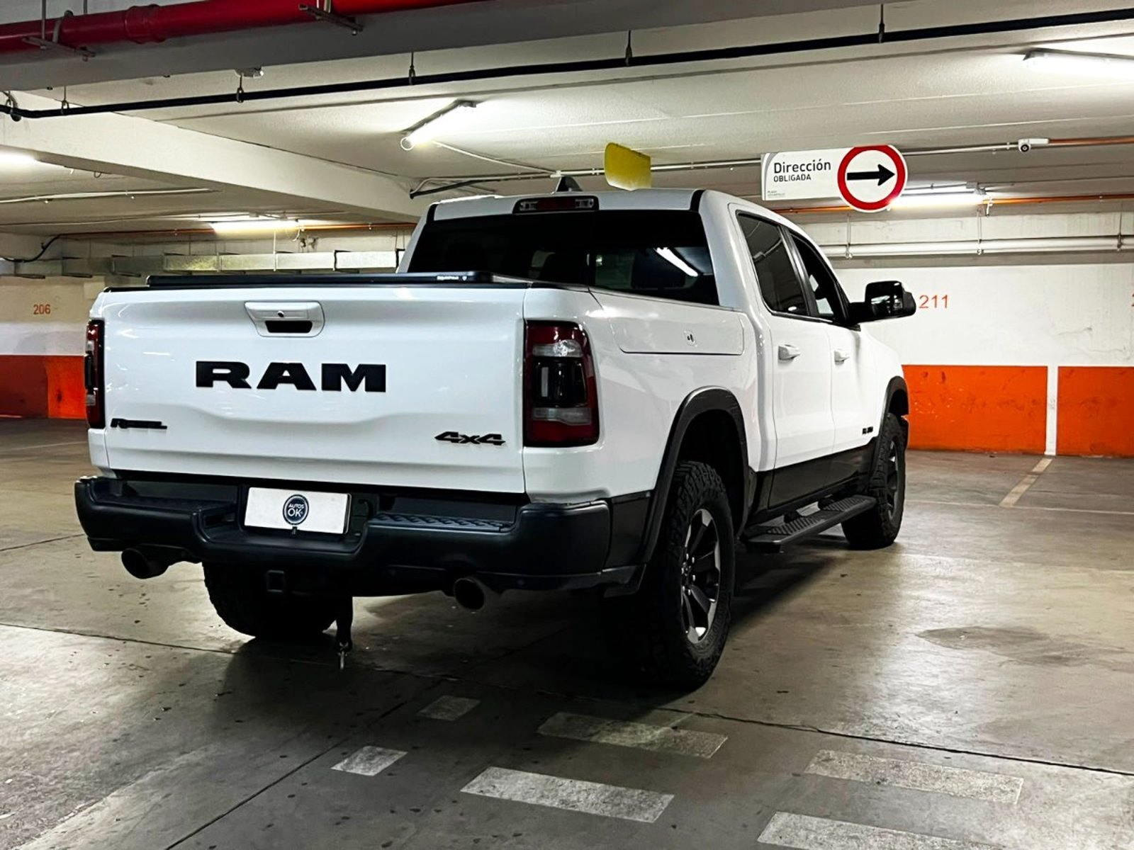 RAM 1500 5.7 REBEL 4X4 2020 - Imagen 4 de 10