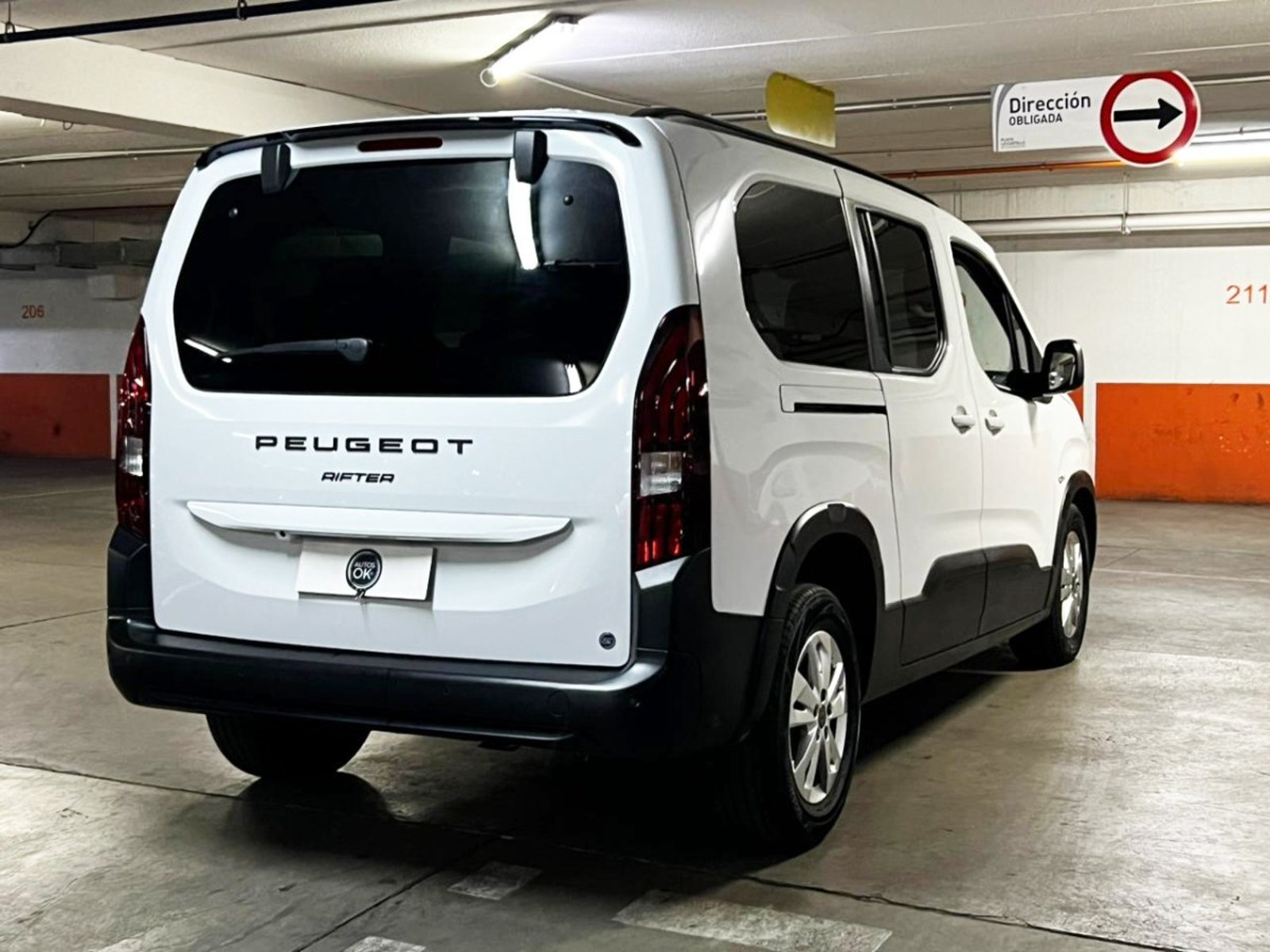 PEUGEOT RIFTER ALLURE 4X2 1.5 AUT 2025 - Imagen 4 de 10