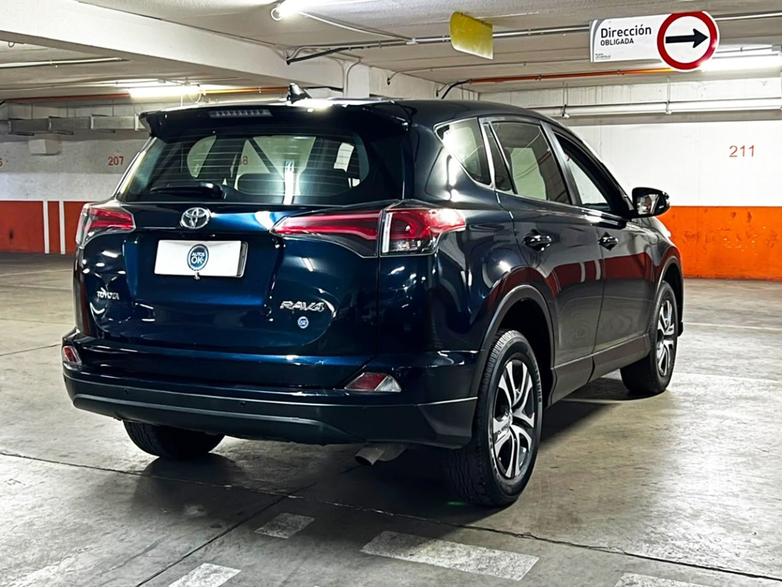 TOYOTA RAV 4 2.0 LUJO MT 4x2 2018 - Foto 4 de 10