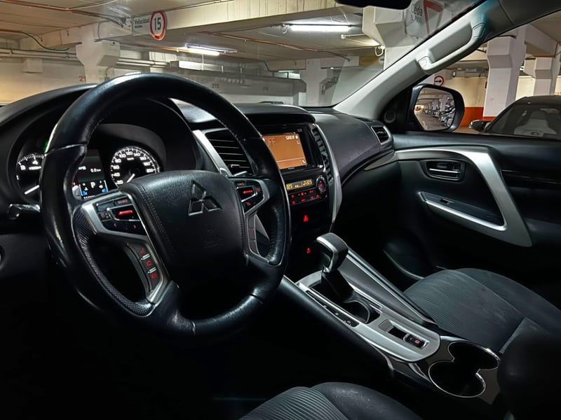 Mitsubishi MONTERO SPORT 3.0 4X2 AT 5P 2019 - Imagen 10 de 10