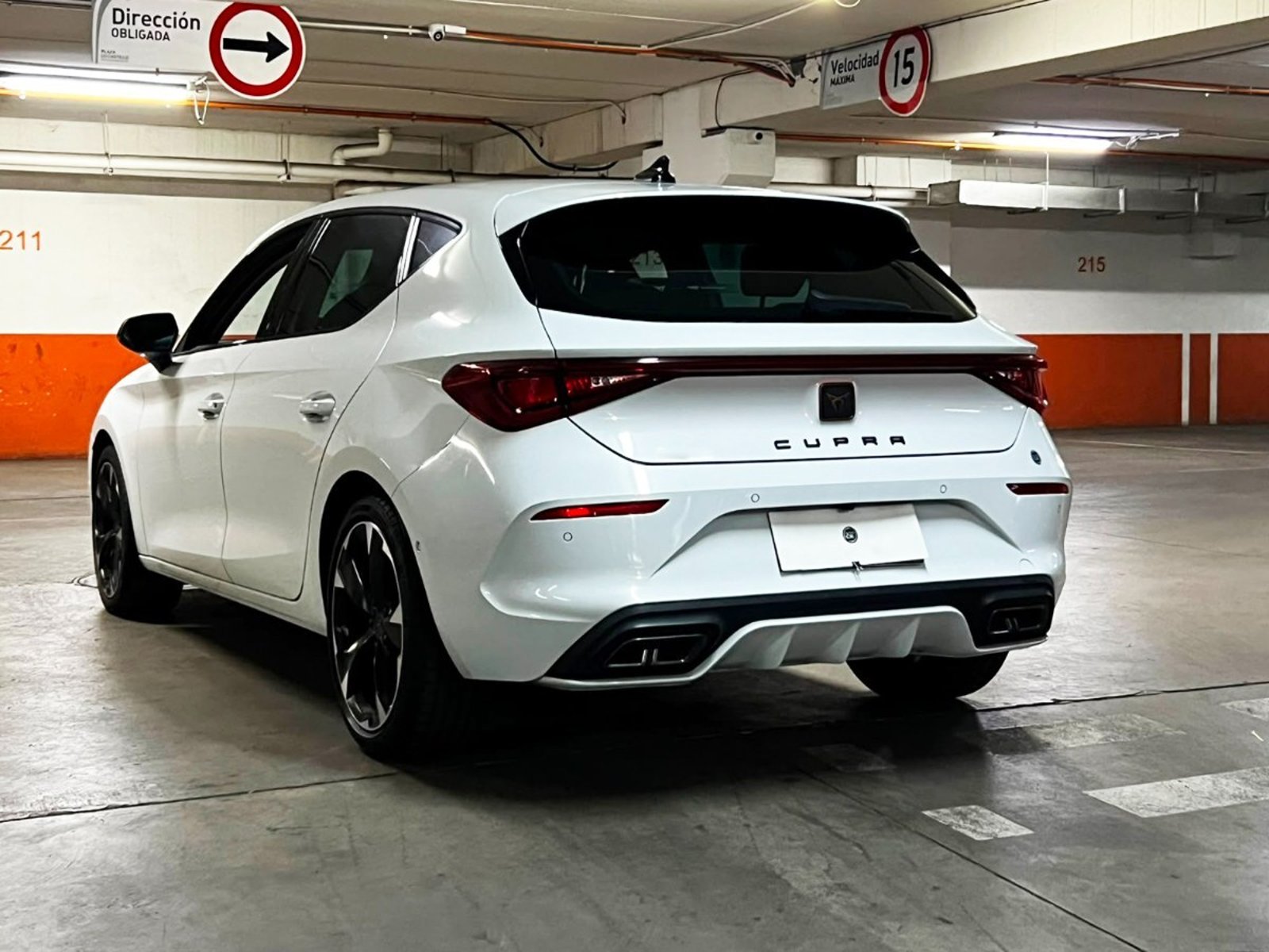 Cupra LEON 1.4 4X2 AT 5P. 2024 - Foto 4 de 10