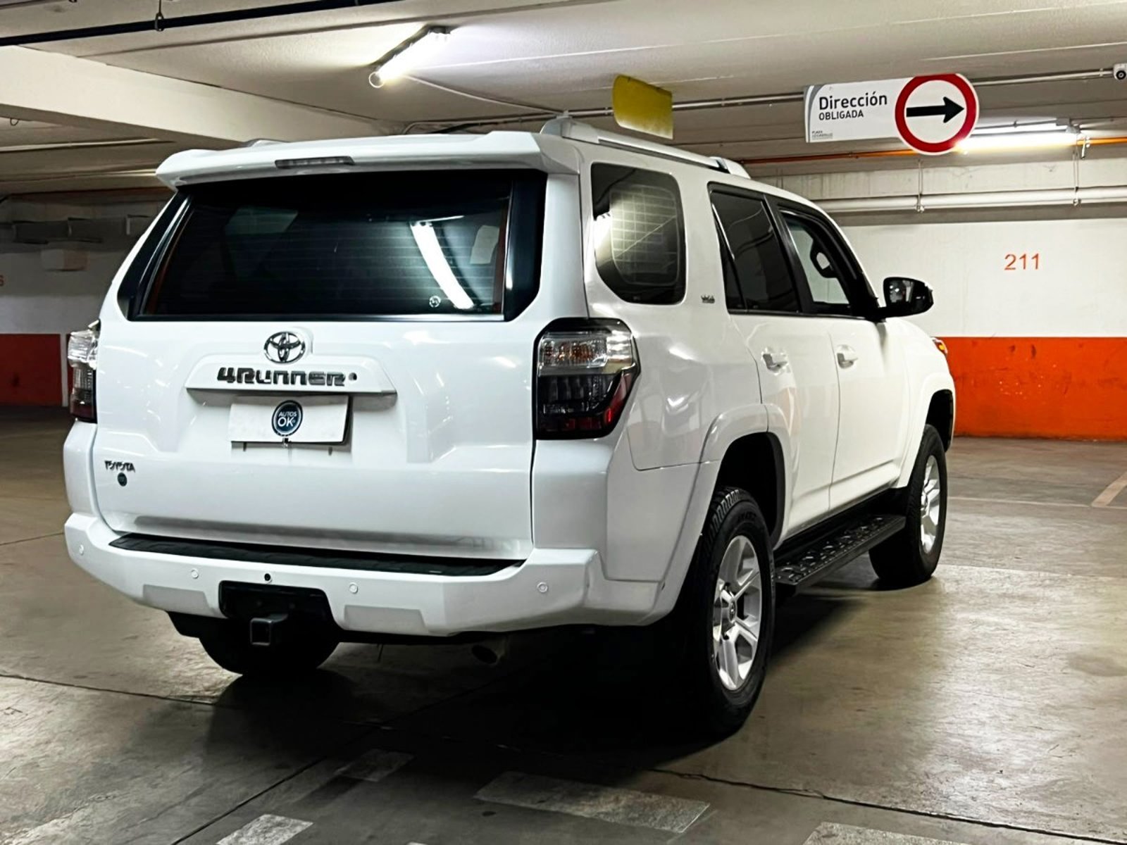 Toyota 4 RUNNER SR5 4X4 4.0 AUT 2018 - Foto 4 de 10