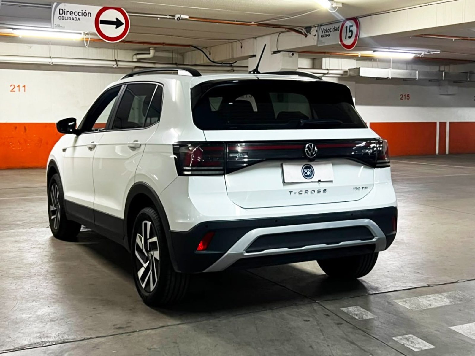 VOLKSWAGEN T-CROSS COMFORTLINE 170 TSI 2025 - Imagen 6 de 10