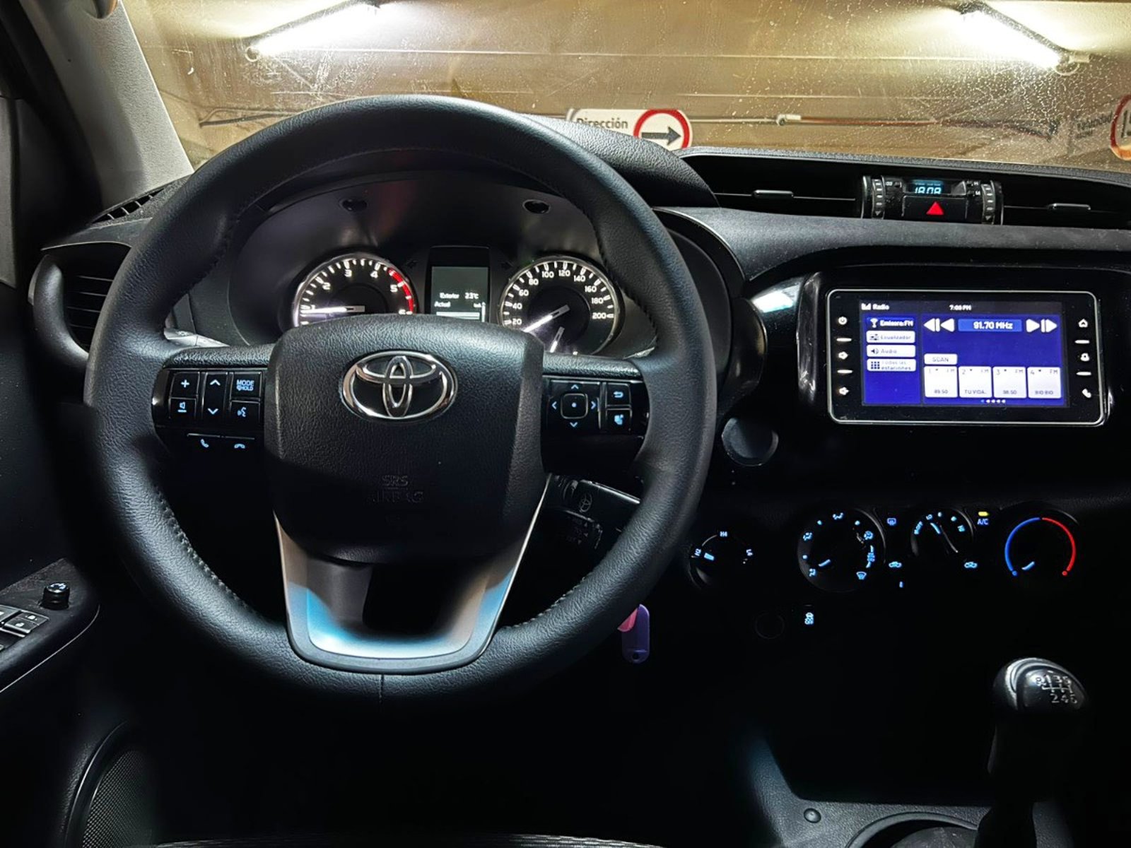TOYOTA HILUX 2.4D DX 4WD 2022 - Imagen 9 de 10