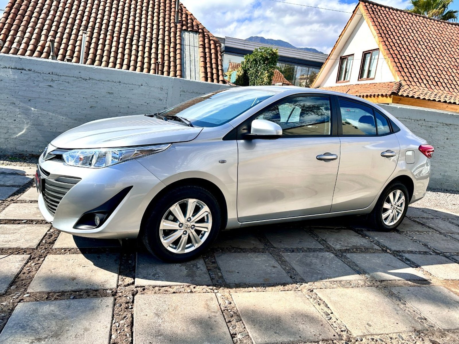Toyota YARIS GLI CVT 1.5 AUTOMATICO 2020 - Foto 4 de 10