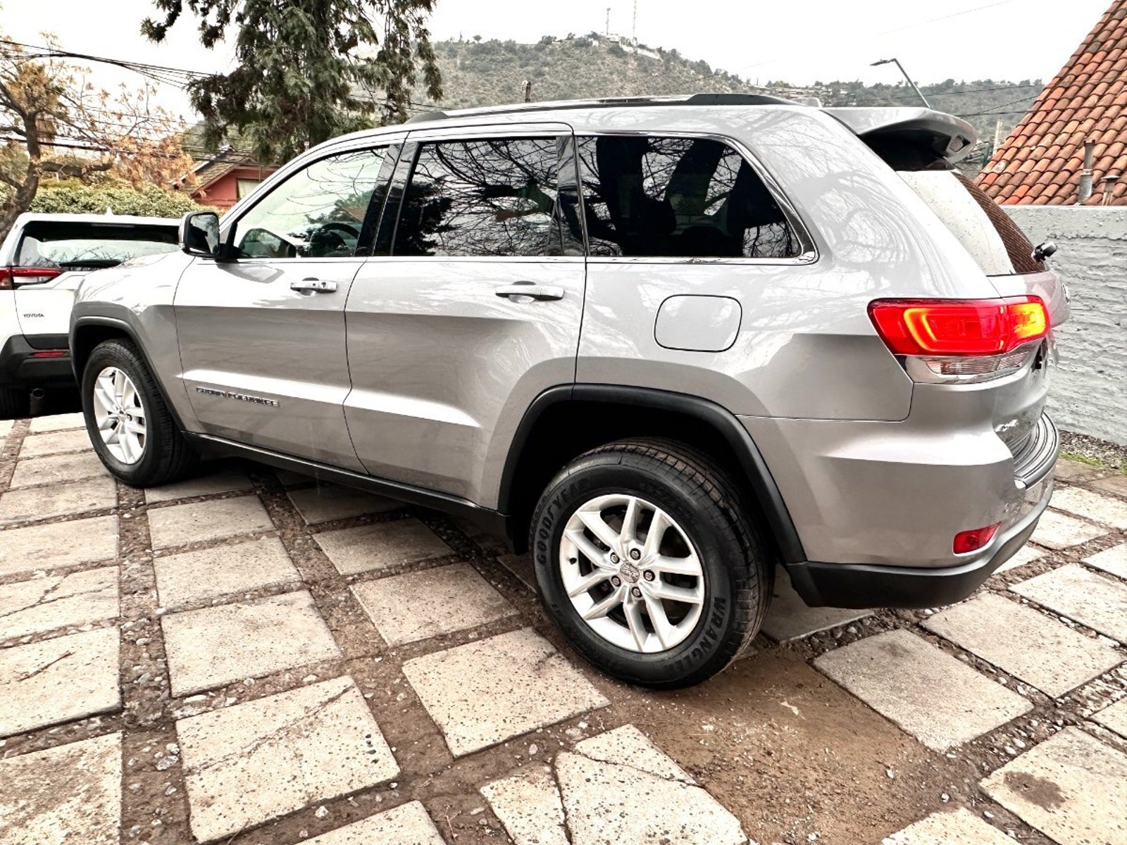 Jeep GRAND CHEROKEE LAREDO 4X4 2017 - Foto 5 de 10