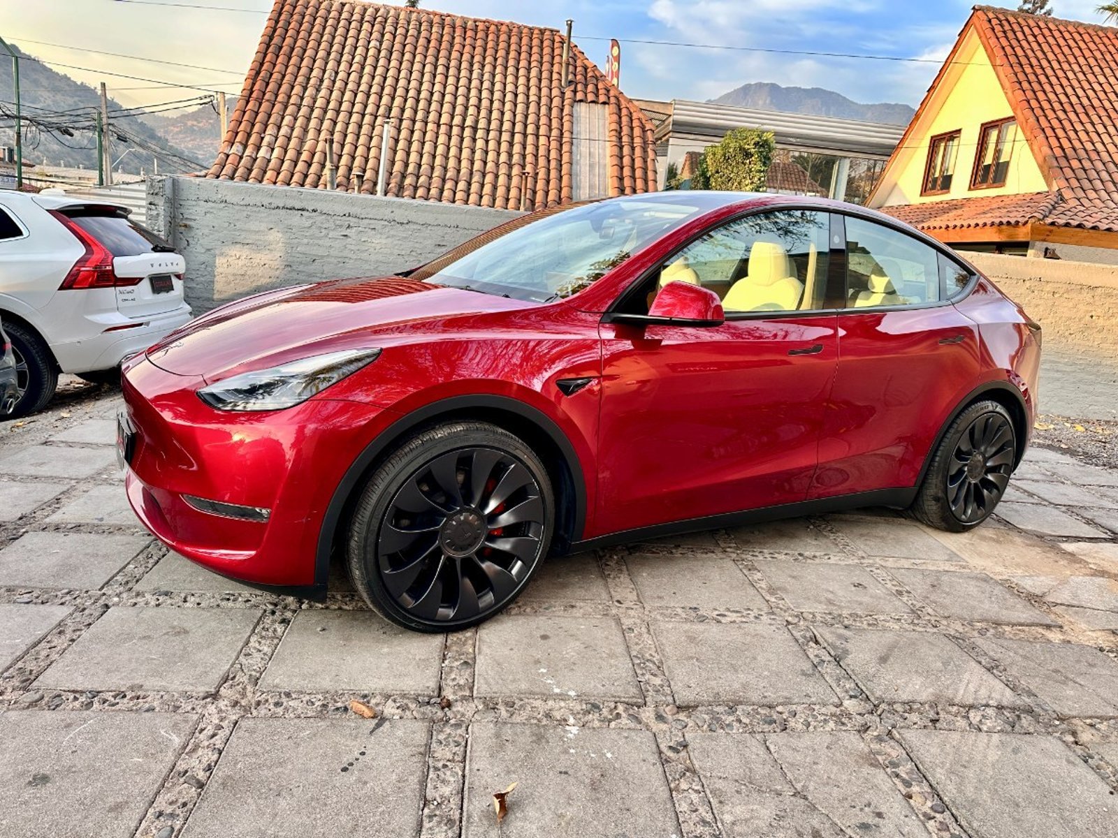 Tesla MODEL Y PERFORMANCE 4X4 2025 - Foto 4 de 10