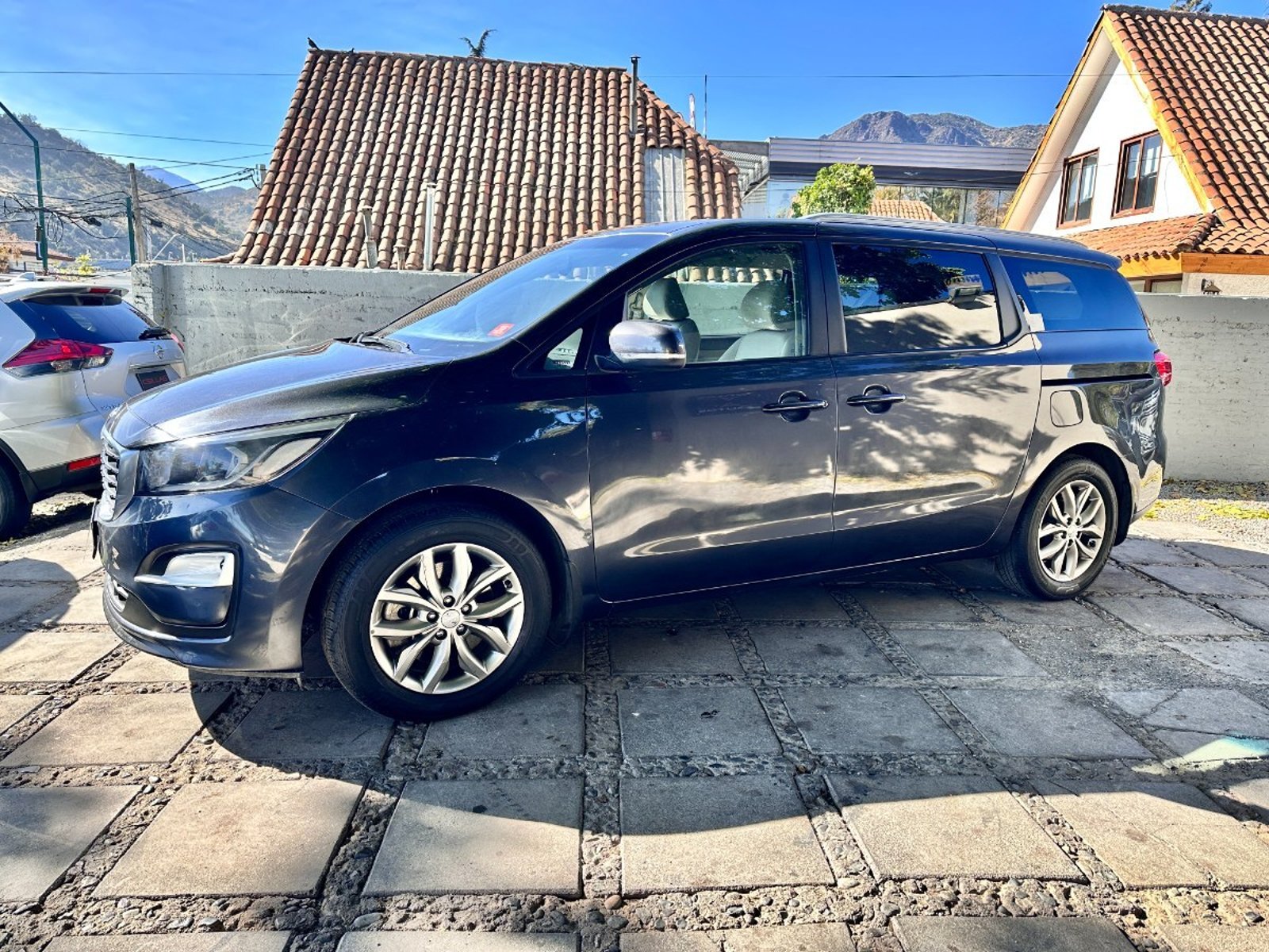 KIA GRAND CARNIVAL EX 3.3 Automática 2019 - Imagen 4 de 10
