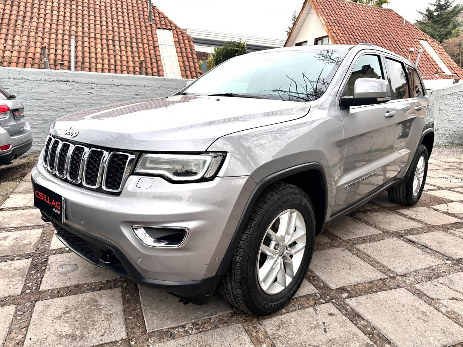 Jeep GRAND CHEROKEE LAREDO 4X4 2017 - Foto 3 de 10