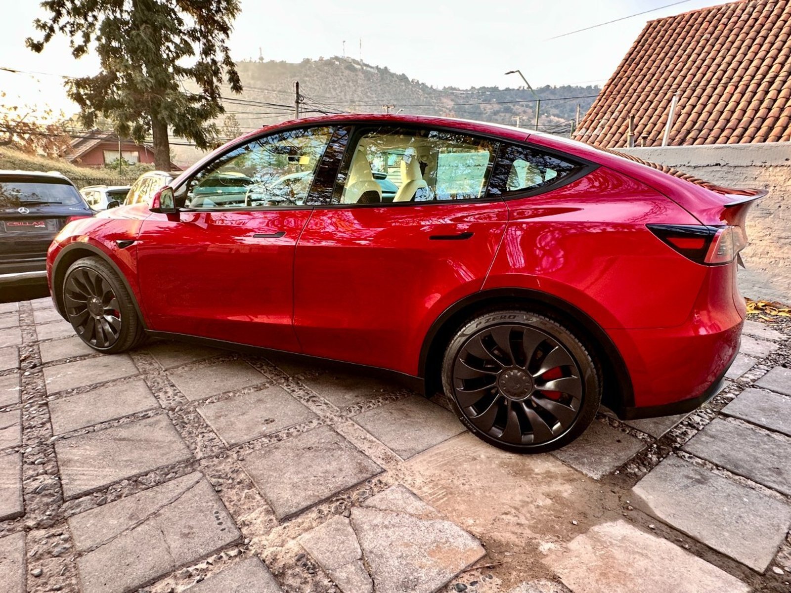 Tesla MODEL Y PERFORMANCE 4X4 2025 - Foto 5 de 10