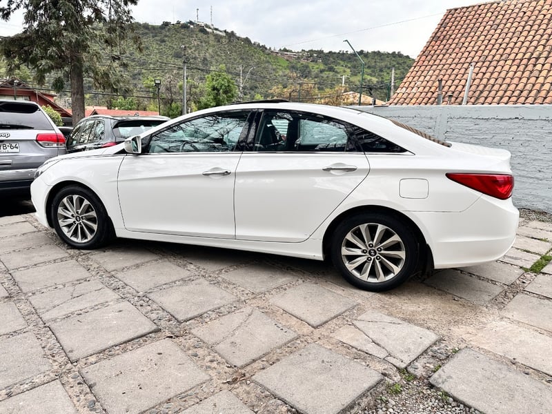 Hyundai SONATA GLS 2.0 FULL 2013 - Imagen 5 de 10