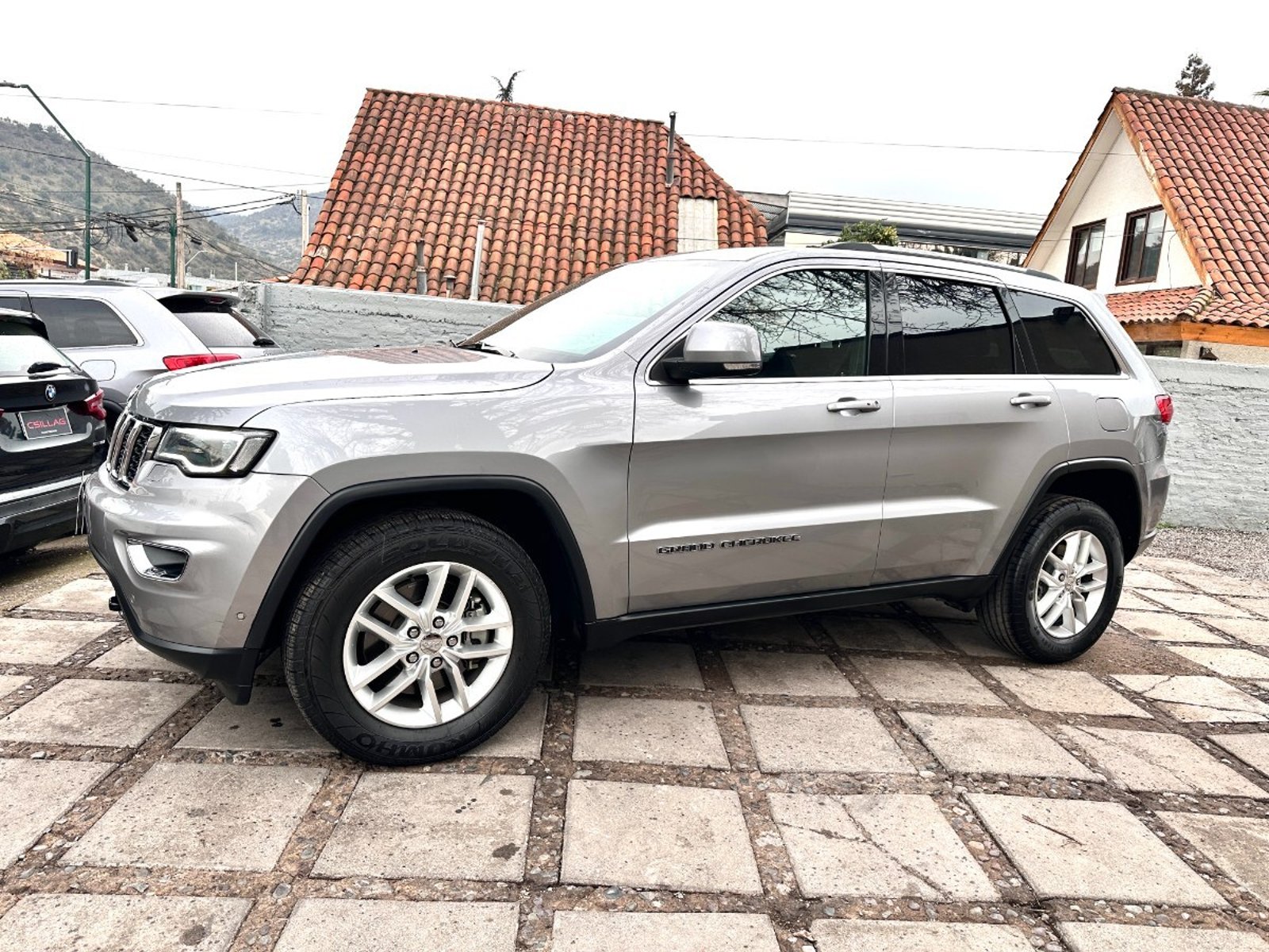 Jeep GRAND CHEROKEE LAREDO 4X4 2017 - Imagen 4 de 10