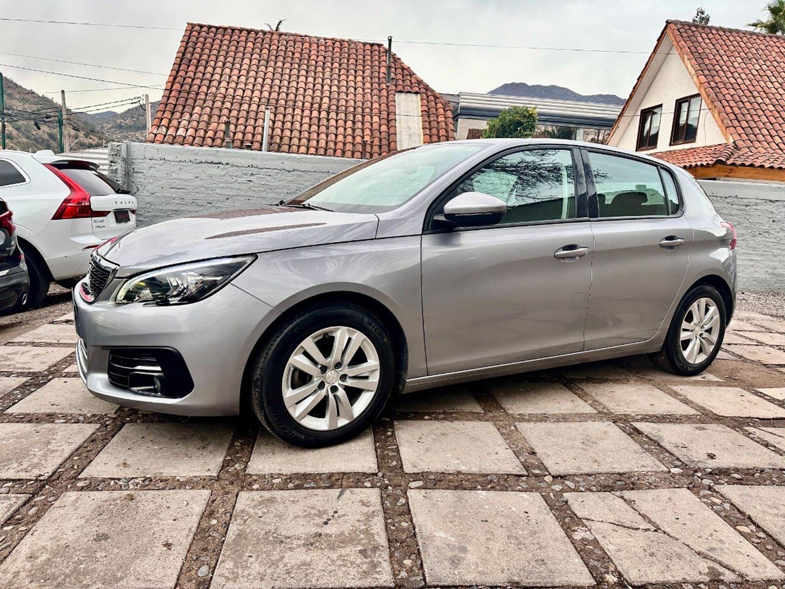 Peugeot 308 ALLURE PACK BLUE HDI 130 1.5 DIESEL 2021 - Foto 4 de 10