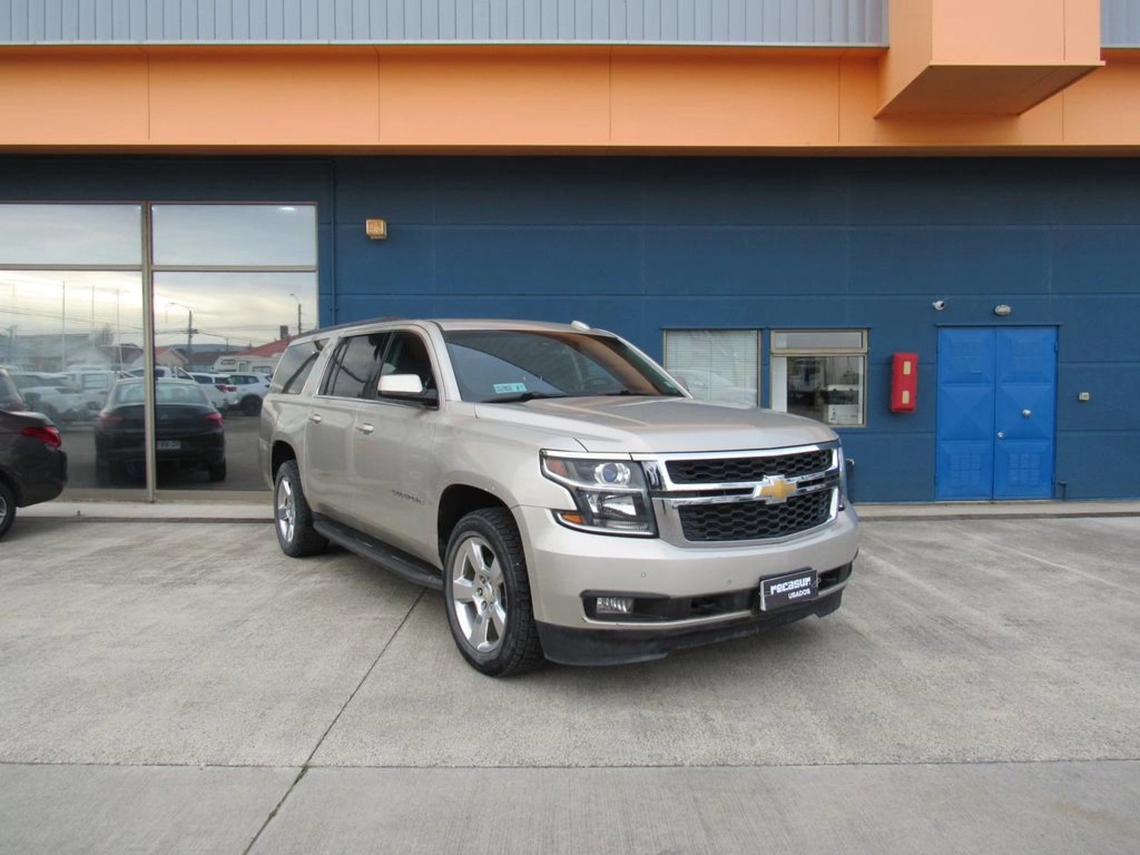 Chevrolet SUBURBAN 4WD SU 5.3 2016 - Foto 2 de 17