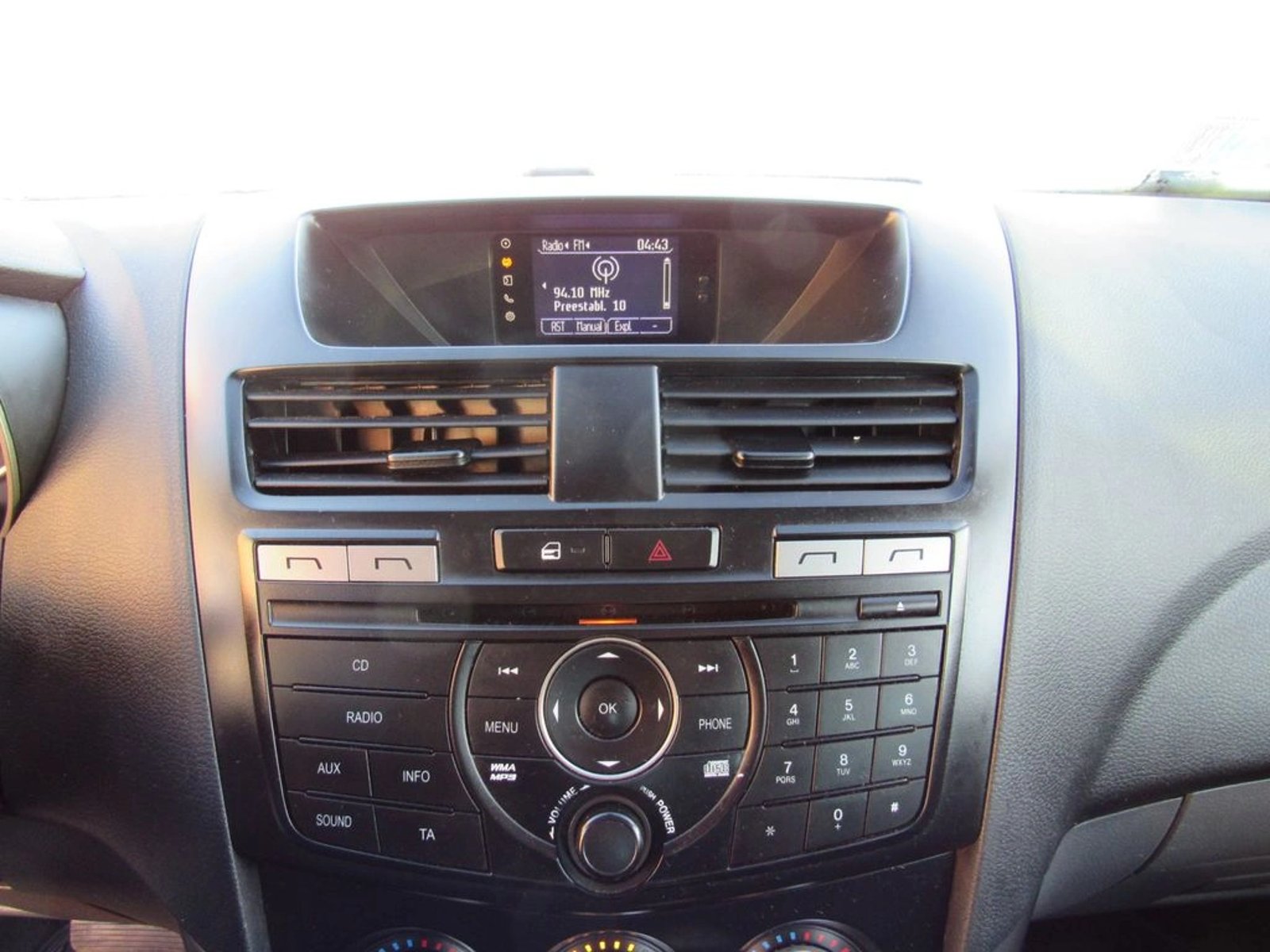 MAZDA BT-50 3.2 SDX HIGH DOB. CAB. DIESEL 4X4 6AT 4P 2017 - Imagen 14 de 17