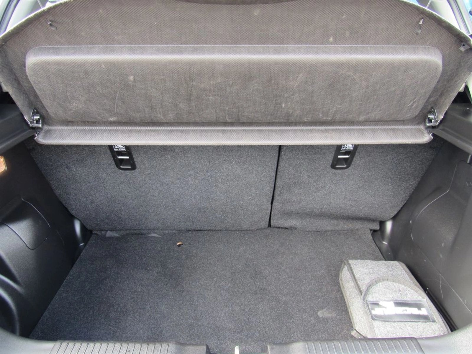 SUZUKI SWIFT GLX 2WD 1.2 2019 - Imagen 18 de 18