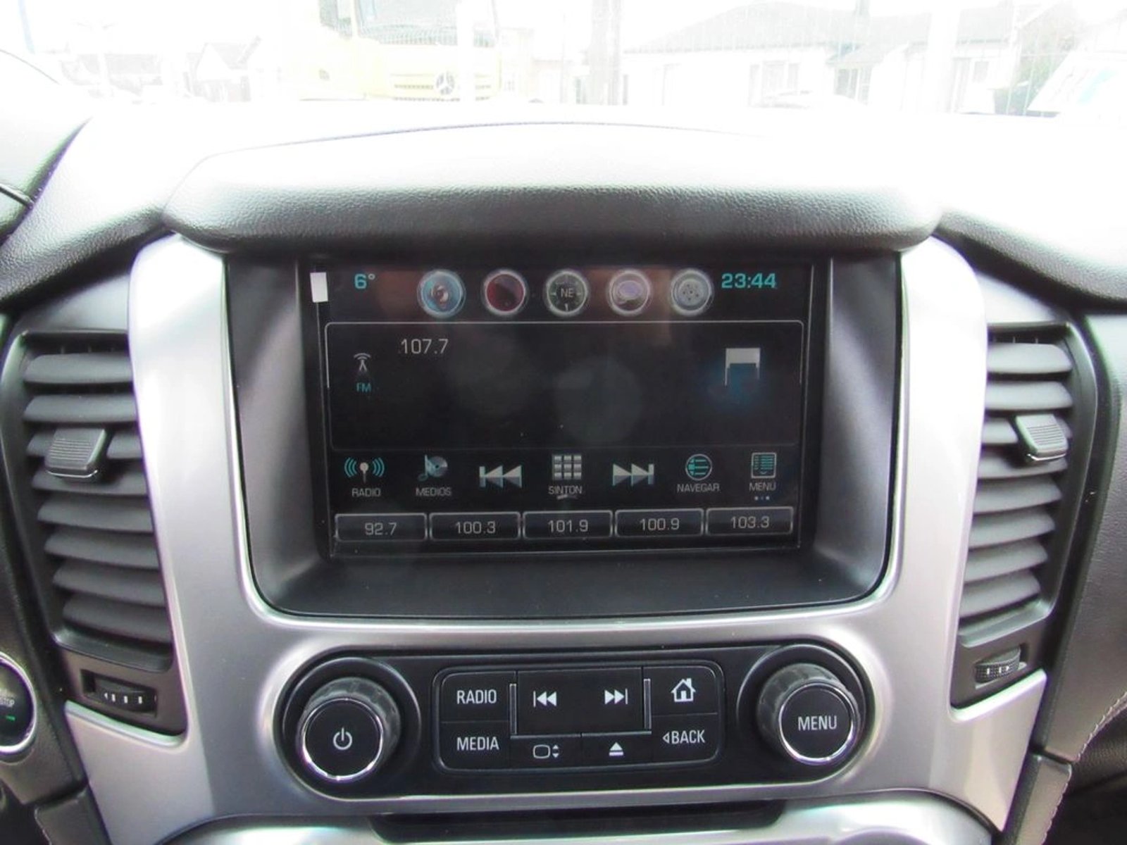 CHEVROLET SUBURBAN 4WD SU 5.3 2016 - Imagen 13 de 17