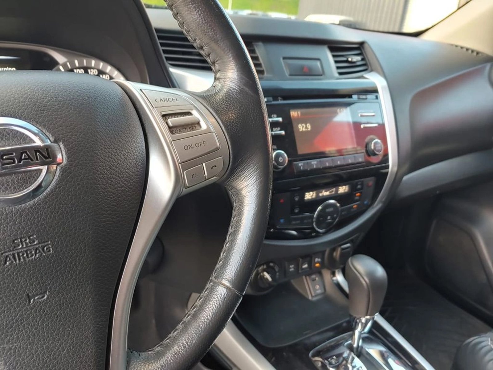 NISSAN NP300 NP300 D CAB 4X4 2.3 AUT 2020 - Imagen 11 de 15