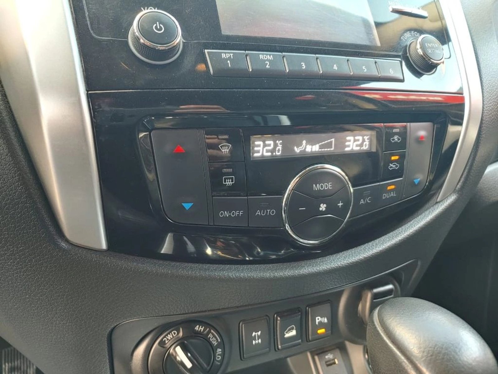 NISSAN NP300 NP300 D CAB 4X4 2.3 AUT 2020 - Imagen 13 de 15
