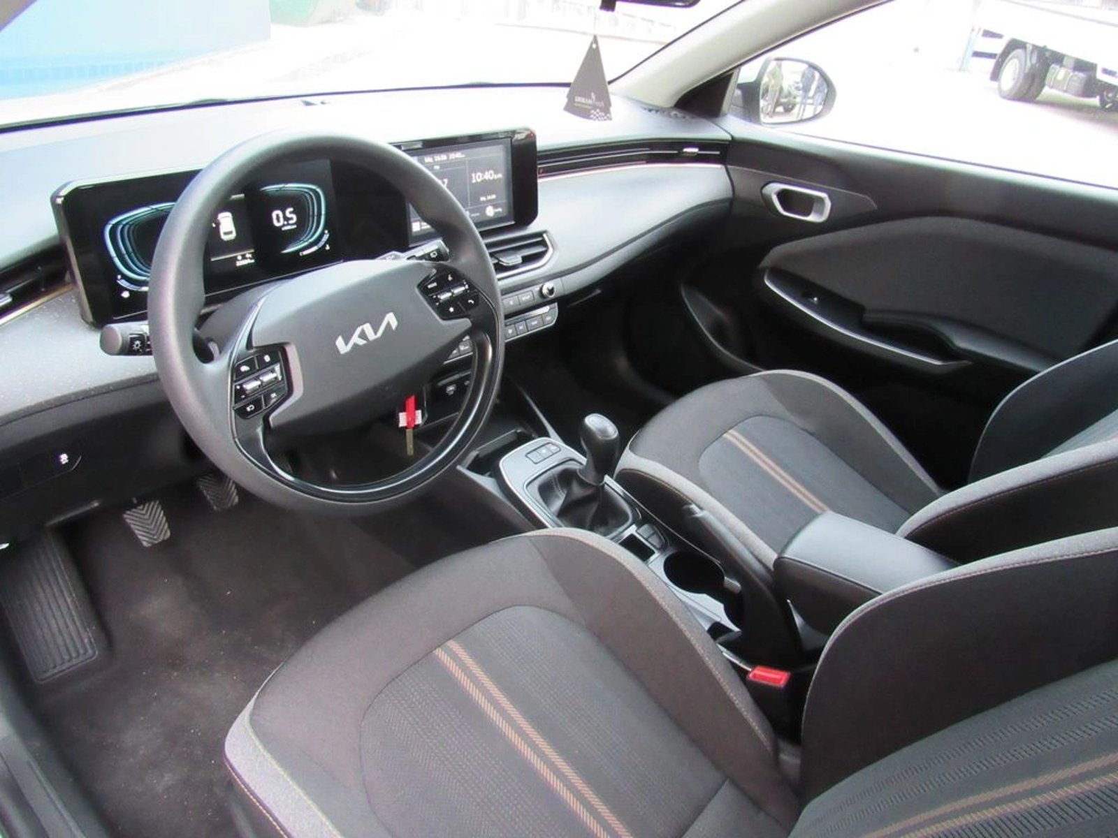 KIA K3 CROSS EX 1,4 2025 - Imagen 9 de 19