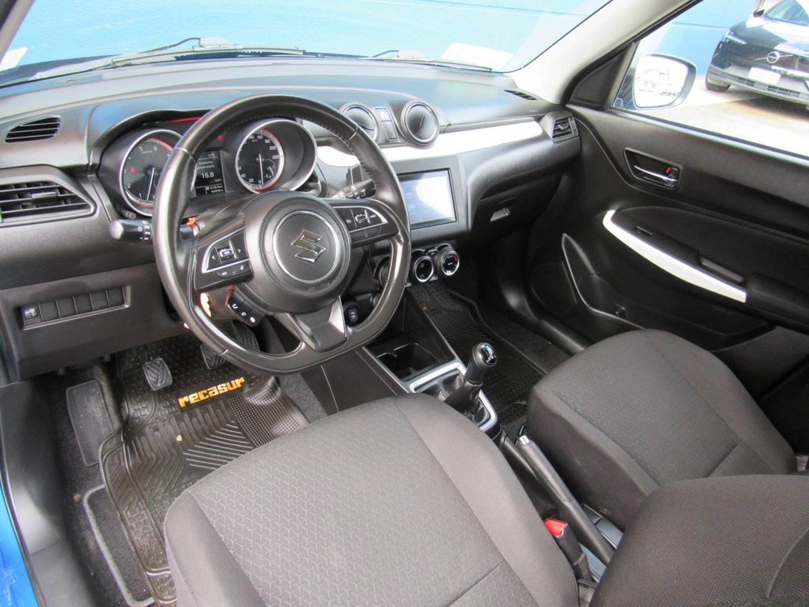 SUZUKI SWIFT GLX 2WD 1.2 2019 - Imagen 9 de 18