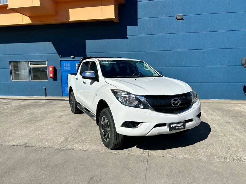 Mazda BT-50 2.2 SDX DOB. CAB. DIESEL 4X4 6MT 4P 2022 - Imagen 3 de 18