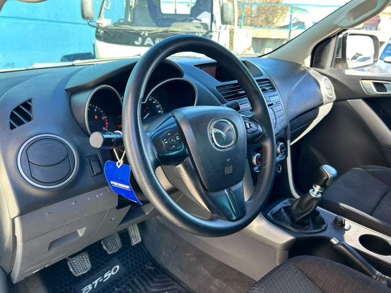 Mazda BT-50 2.2 SDX DOB. CAB. DIESEL 4X4 6MT 4P 2022 - Imagen 8 de 18