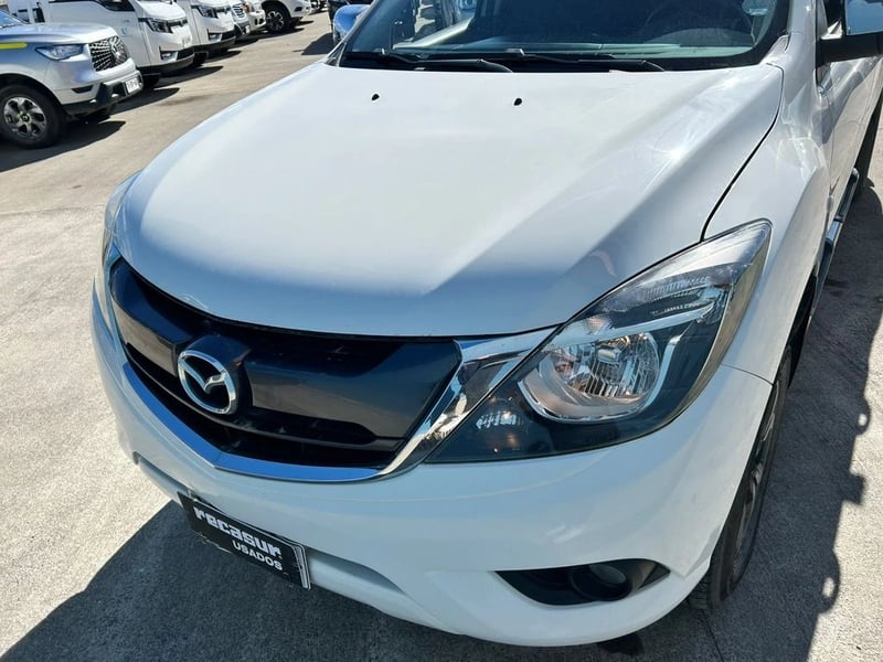 Mazda BT-50 2.2 SDX DOB. CAB. DIESEL 4X4 6MT 4P 2022 - Imagen 7 de 18