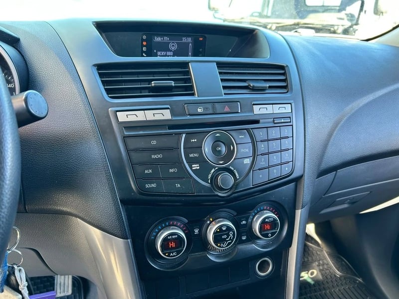 Mazda BT-50 2.2 SDX DOB. CAB. DIESEL 4X4 6MT 4P 2022 - Imagen 9 de 18