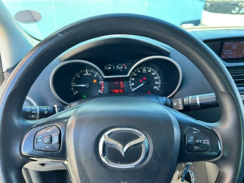 Mazda BT-50 2.2 SDX DOB. CAB. DIESEL 4X4 6MT 4P 2022 - Imagen 13 de 18