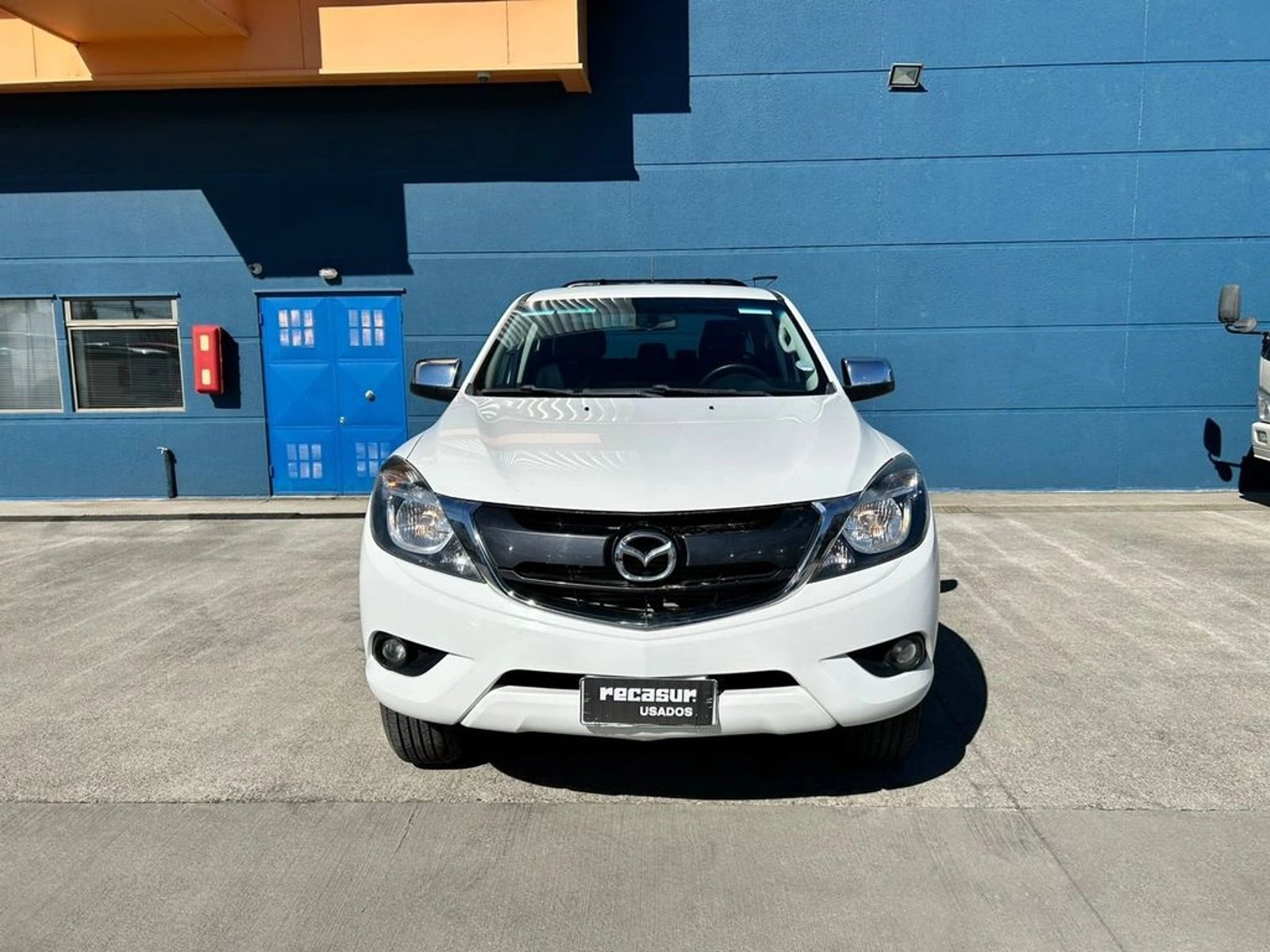 Mazda BT-50 2.2 SDX DOB. CAB. DIESEL 4X4 6MT 4P 2022 - Foto 2 de 18