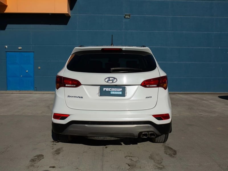Hyundai SANTA FE 2.4 GLS 2WD DM MT 5P 2018 - Imagen 6 de 14