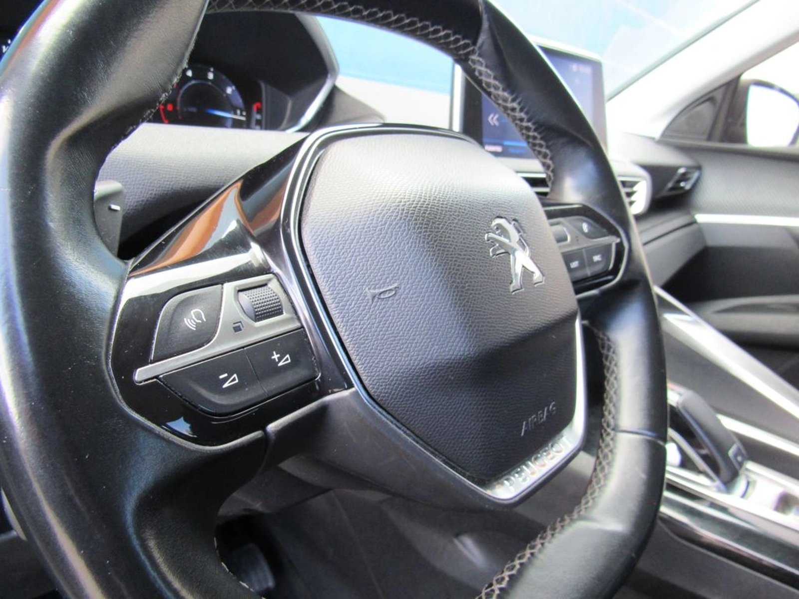 PEUGEOT 3008 ACTIVE 1.5 2020 - Imagen 8 de 17