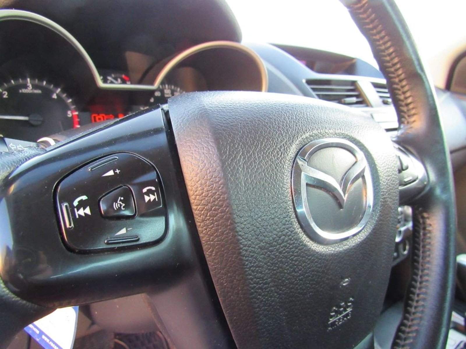 MAZDA BT-50 3.2 SDX HIGH DOB. CAB. DIESEL 4X4 6AT 4P 2017 - Imagen 12 de 17