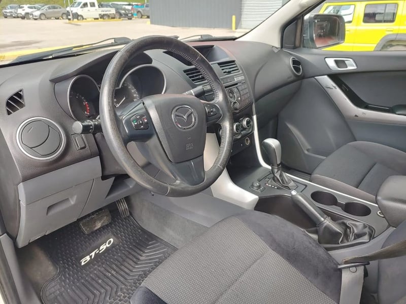 Mazda BT-50 BT 50 DCAB 4X4 3.2 AUT 2014 - Imagen 11 de 18