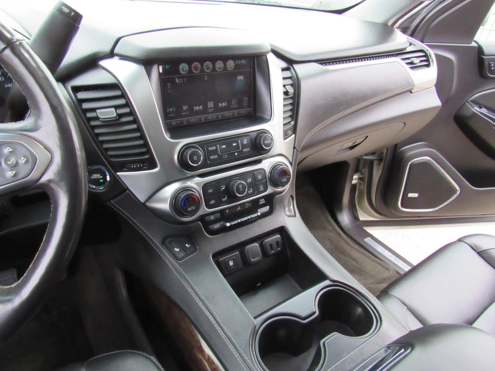 CHEVROLET SUBURBAN 4WD SU 5.3 2016 - Imagen 11 de 17